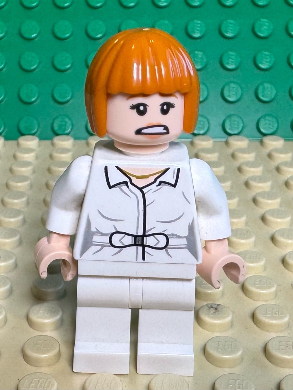LEGO Jurassic World Claire Dearing Minifigure - White Outfit (jw062)